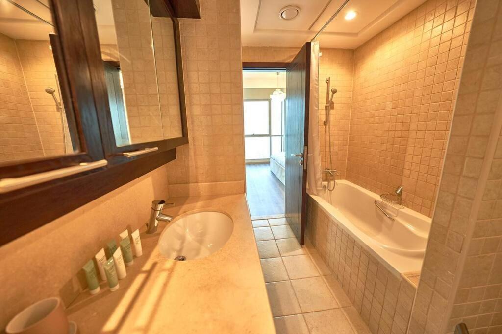 Appartamento Magnificent Luxury 3Br With Amazing Burj & Fountain View Dubai Esterno foto