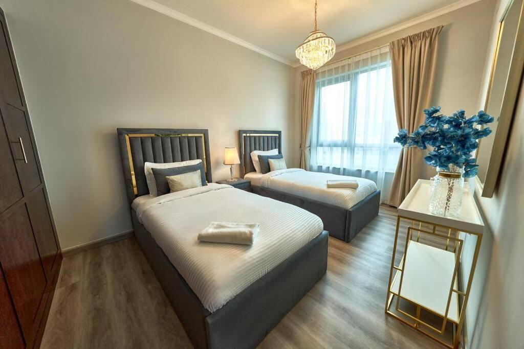 Appartamento Magnificent Luxury 3Br With Amazing Burj & Fountain View Dubai Esterno foto