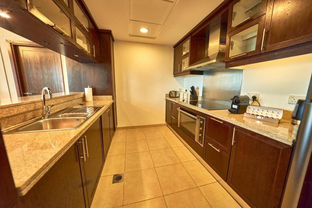 Appartamento Magnificent Luxury 3Br With Amazing Burj & Fountain View Dubai Esterno foto