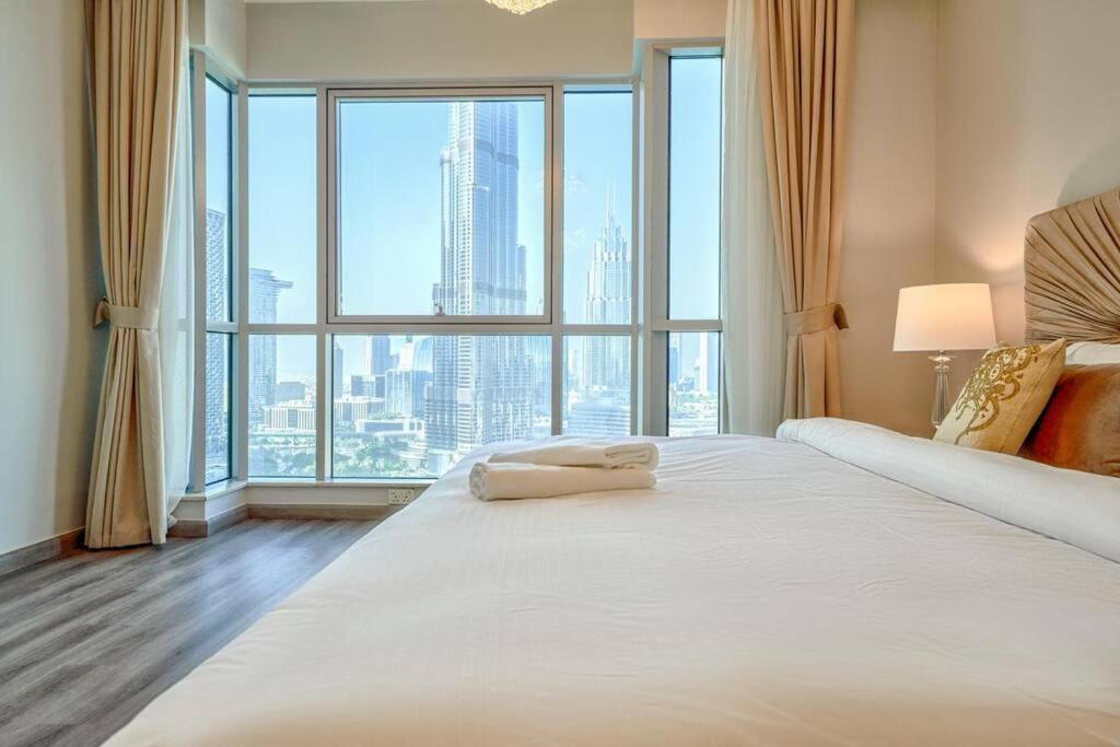 Appartamento Magnificent Luxury 3Br With Amazing Burj & Fountain View Dubai Esterno foto