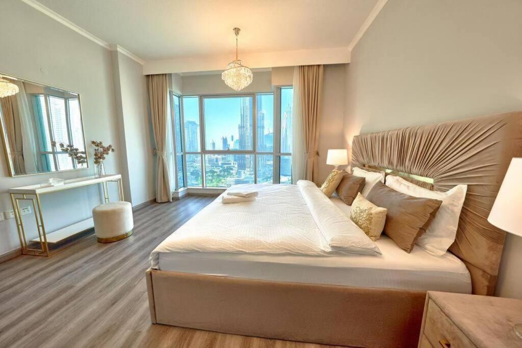 Appartamento Magnificent Luxury 3Br With Amazing Burj & Fountain View Dubai Esterno foto
