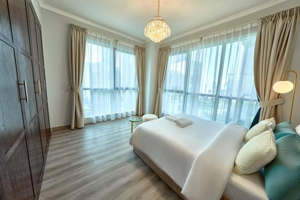 Appartamento Magnificent Luxury 3Br With Amazing Burj & Fountain View Dubai Esterno foto