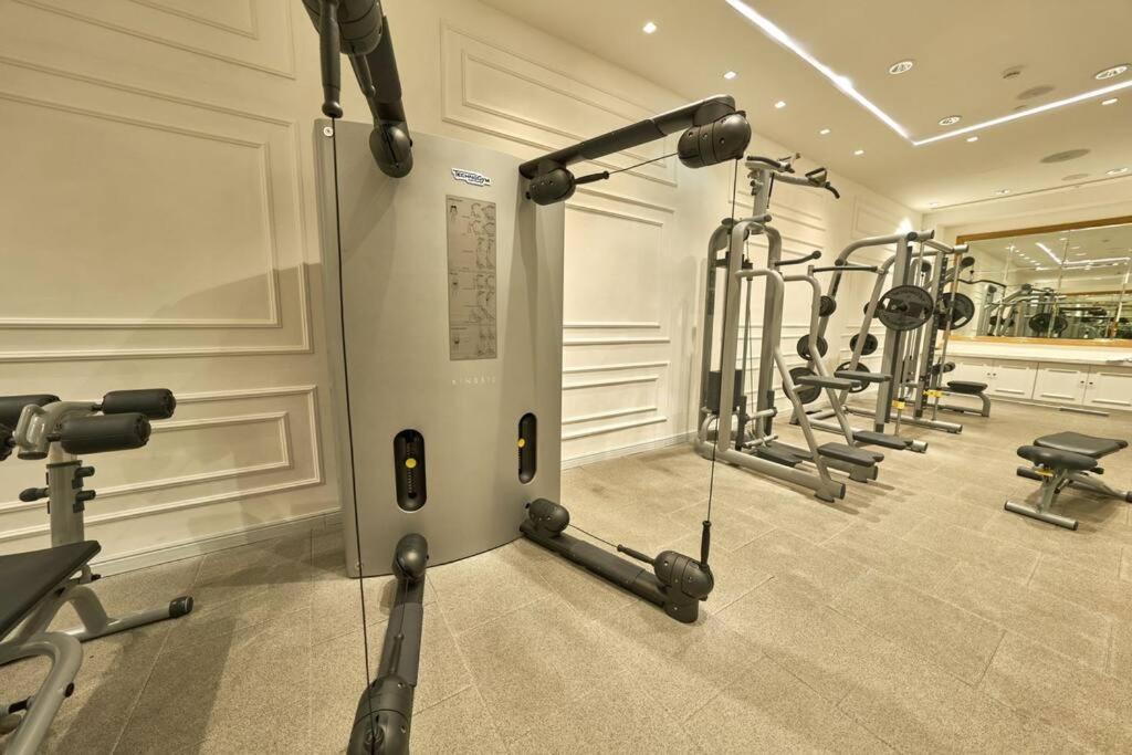 Appartamento Magnificent Luxury 3Br With Amazing Burj & Fountain View Dubai Esterno foto