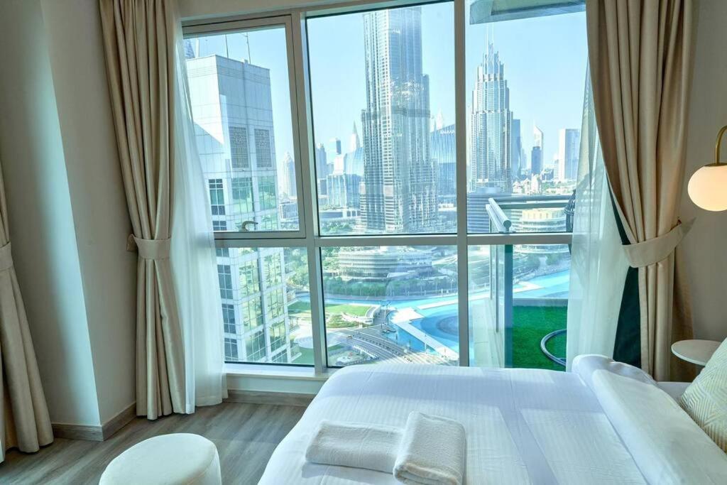 Appartamento Magnificent Luxury 3Br With Amazing Burj & Fountain View Dubai Esterno foto